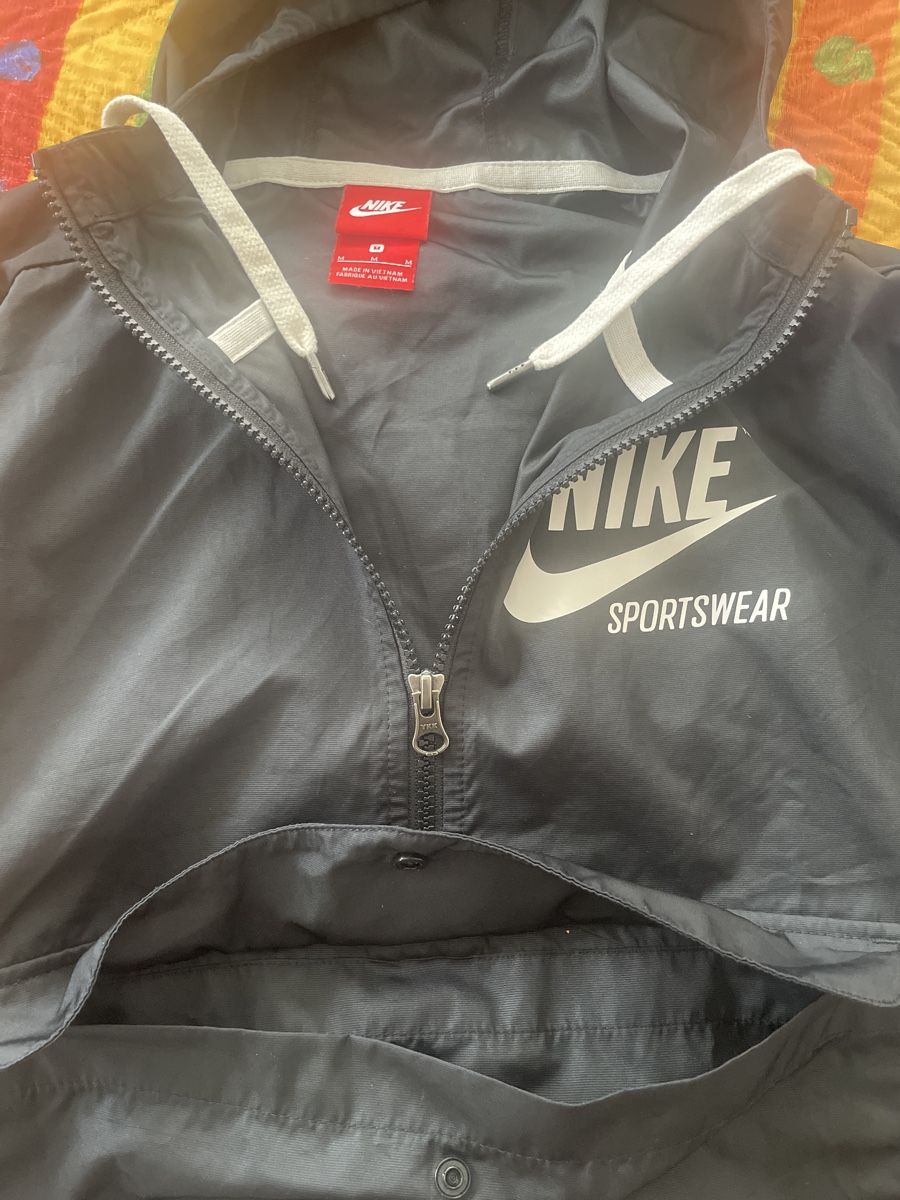 Nike Jacken: Nike Windrunner Jacke, Schwarz, Top Zustand, Grösse M – Neu (gemäss Beschreibung) aus Wil SG von Wanessamoccia17 2