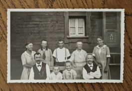 AK Familienfoto, wer kennt die Familie?