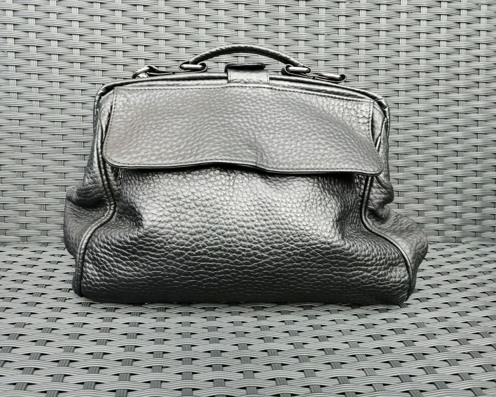 Borse da donna: Schwarze Ledertasche Funbag – Usato da Winterthur venduto da Jopf1 4