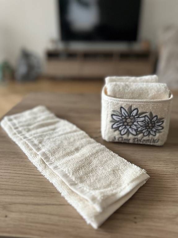 Serviettes de bain: Handtuchset mit Edelweiss / 3 Cime Dolomiten – Neuf avec emballage d'origine à Celerina par Little29