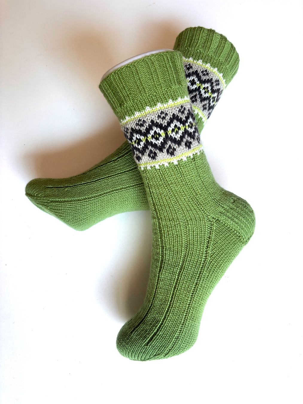 Chaussettes: Handgestrickte Socken mit Einstrickmuster Grösse 36/37 – Neuf avec emballage d'origine à Fislisbach par handglismet 1