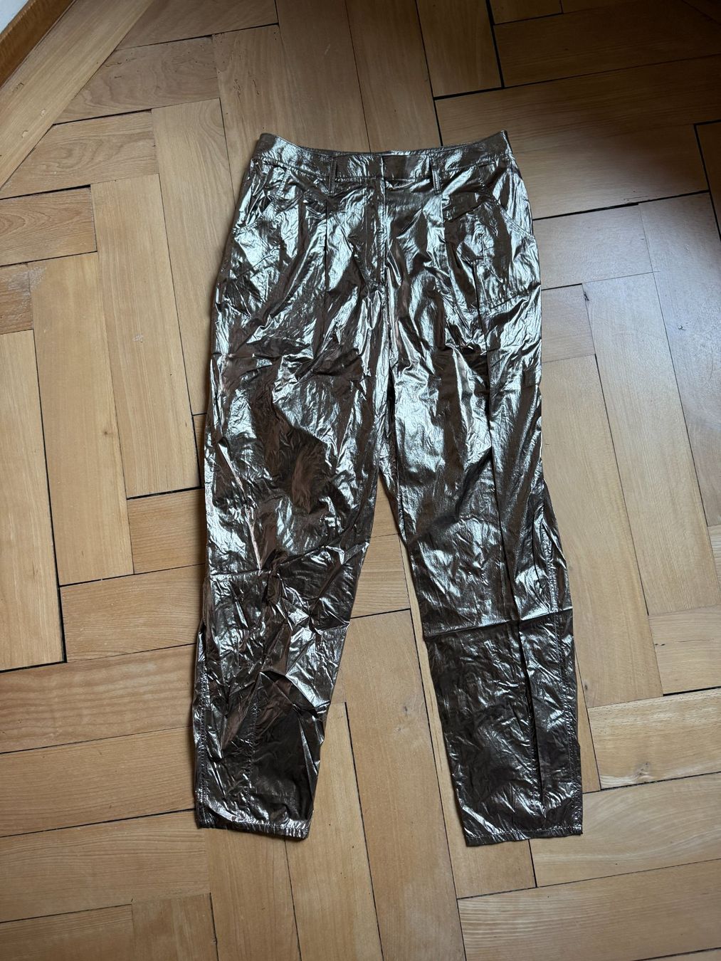 Pantaloni: JIJIL - Hose gold glänzend leicht 44 – Usato da Zürich venduto da Diazaio
