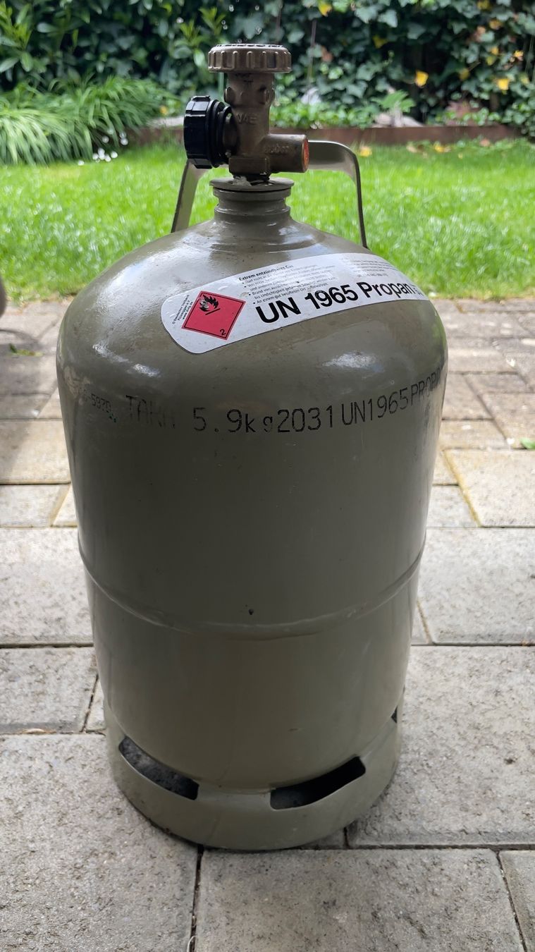 Gas-Geräte & -Technik: Deutsche Gasflasche 5,9kg, ca. halb voll – Gebraucht aus Rickenbach Sulz von Orvieto2000