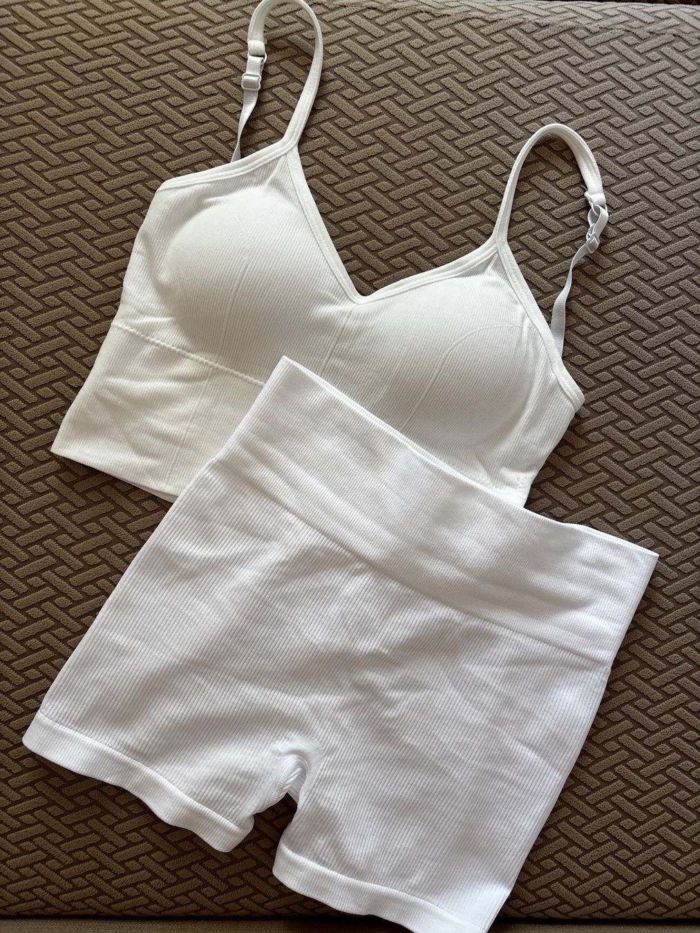 Lots de vêtements: Sport Set – Neuf avec emballage d'origine à Bern par ViksiBash