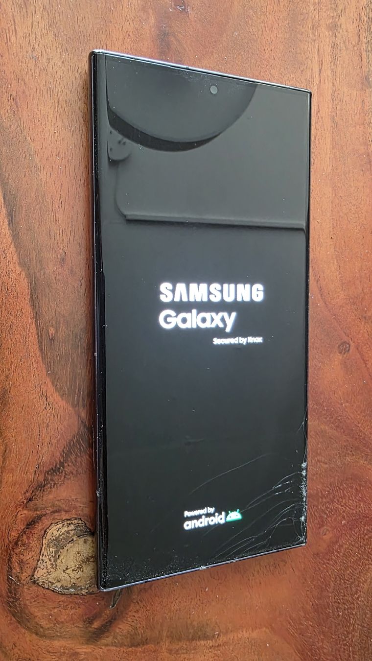 Samsung Telefoni cellulari / Smartphones: Samsung Galaxy S23 Ultra – Usato da Thun venduto da remyi