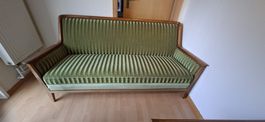 Sofa antiker Stil grüne Polsterung Holzrahmen guter Zustand