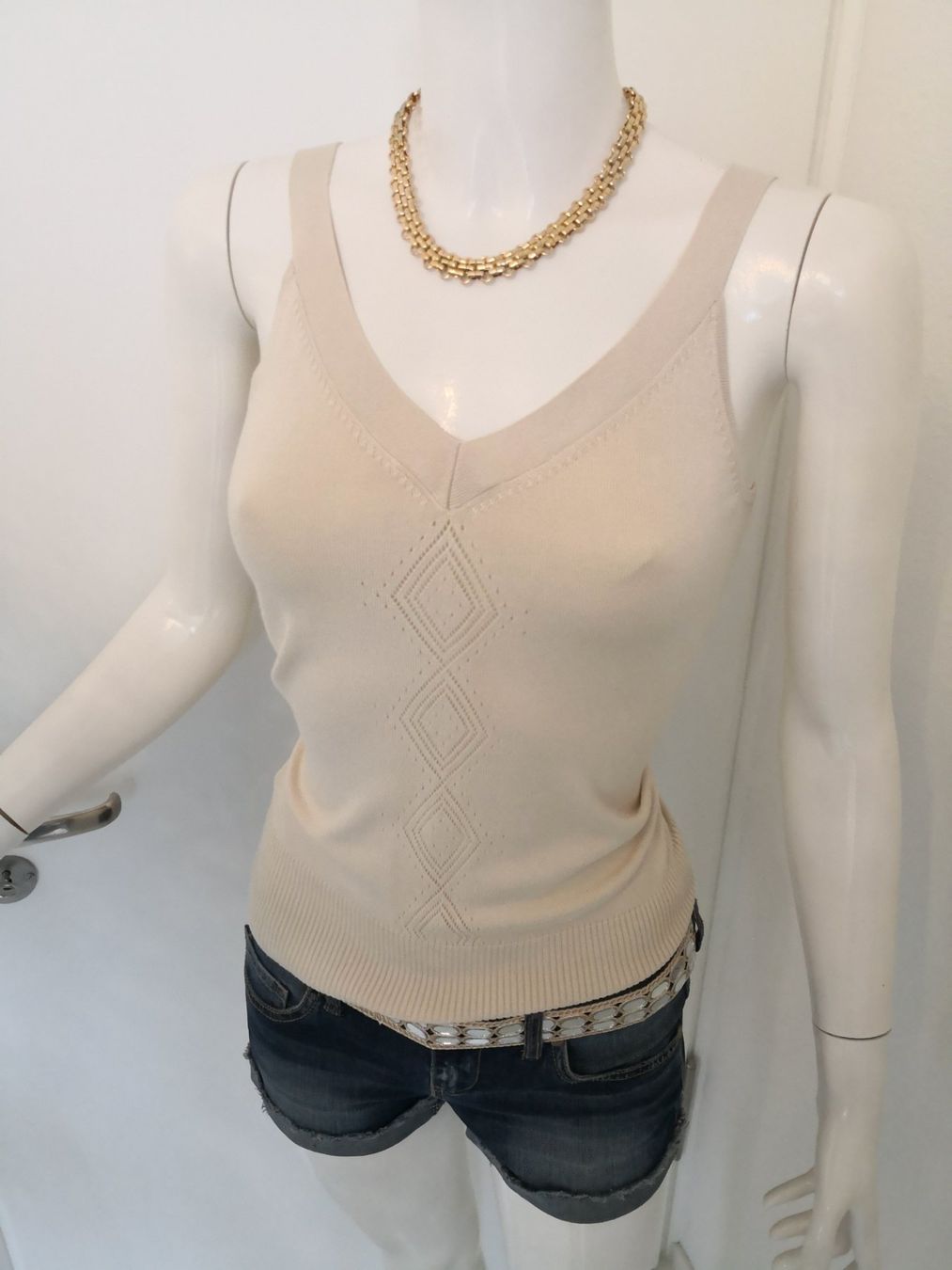Mango Top: 🤩MANGO STRICK-TOP BEIGE MIT STRICK-MUSTER & V-SCHNITT – Nuovo (secondo la descrizione) da Olten venduto da Naja-Twins-Twins 8