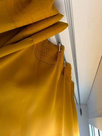 Rideaux jaune moutarde avec crochets  bon état