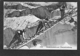 AK. Bergsteigen,Gletscherschrund Übers.