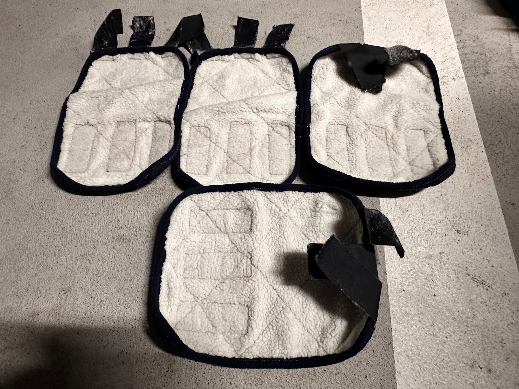 Stinchiere & Fasciature: 4 Pferde Stallgamaschen mit Fleece Innenfutter gebraucht – Usato da Tuggen venduto da wollistar