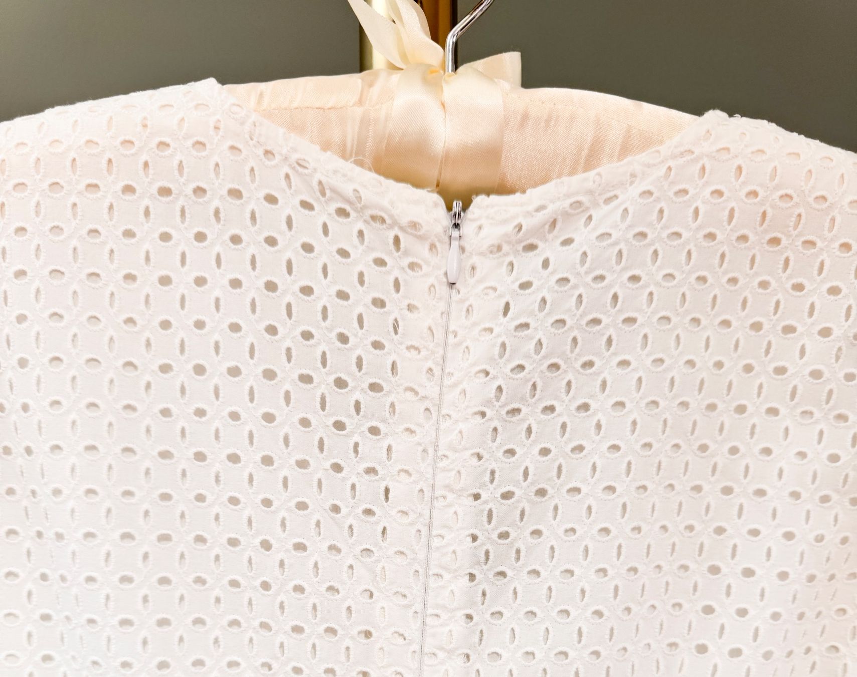 Vestiti: Weißes Baumwollkleid mit Lochspitze – Usato da Zürich venduto da gregart 4