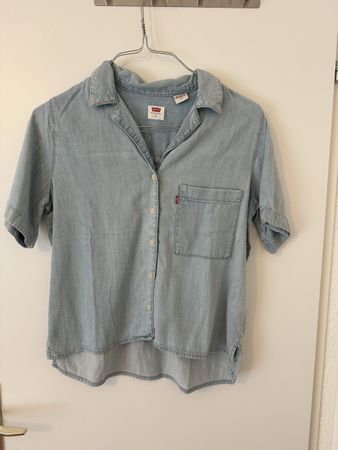 Levi's denim shirt, size S, light wash, summer chic!