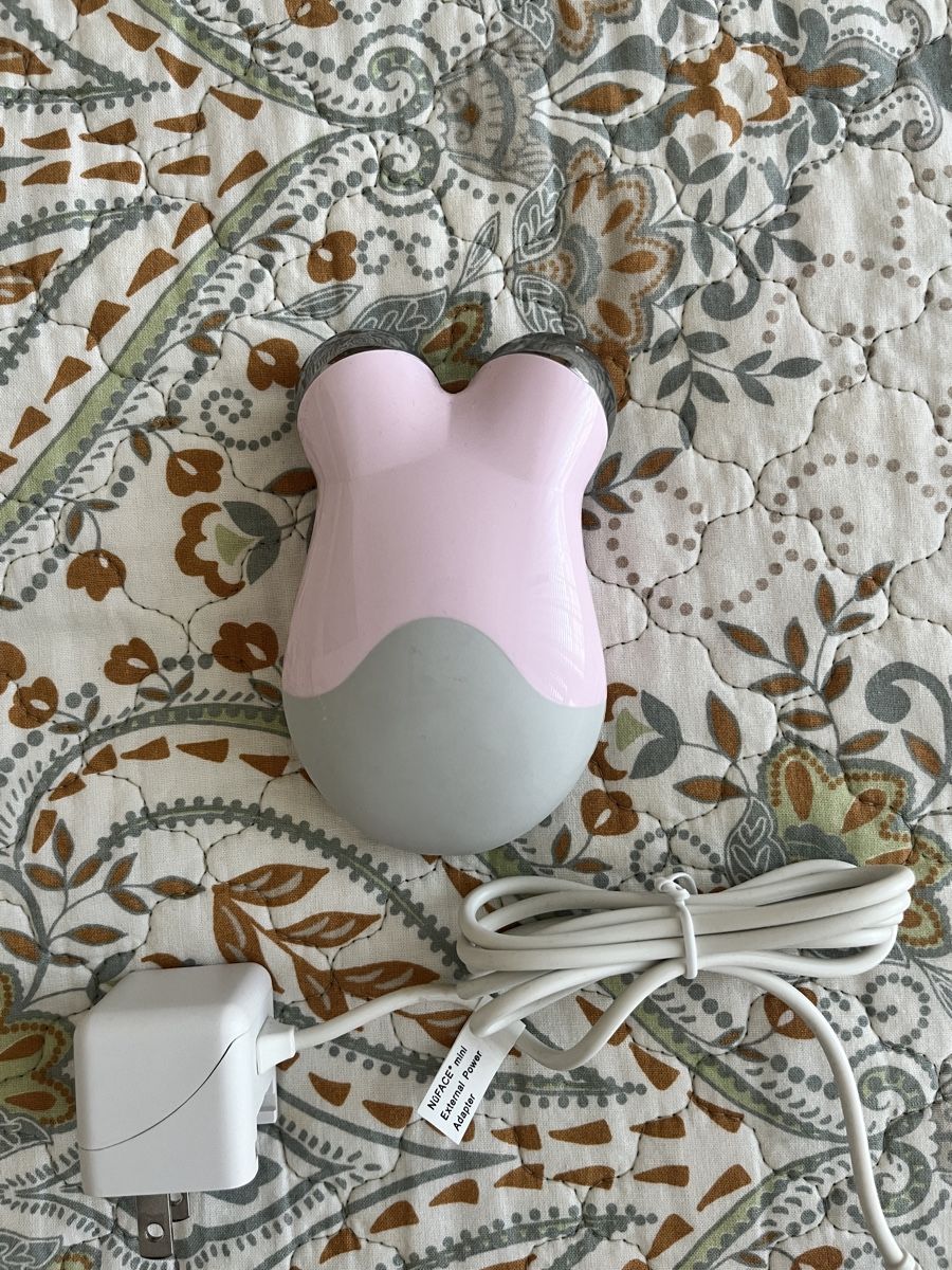 Nuface Gesichtspflege: NuFace Mini Pink Facial Toning Device – Neu (gemäss Beschreibung) aus Pfäffikon SZ von Zitrone_100 2