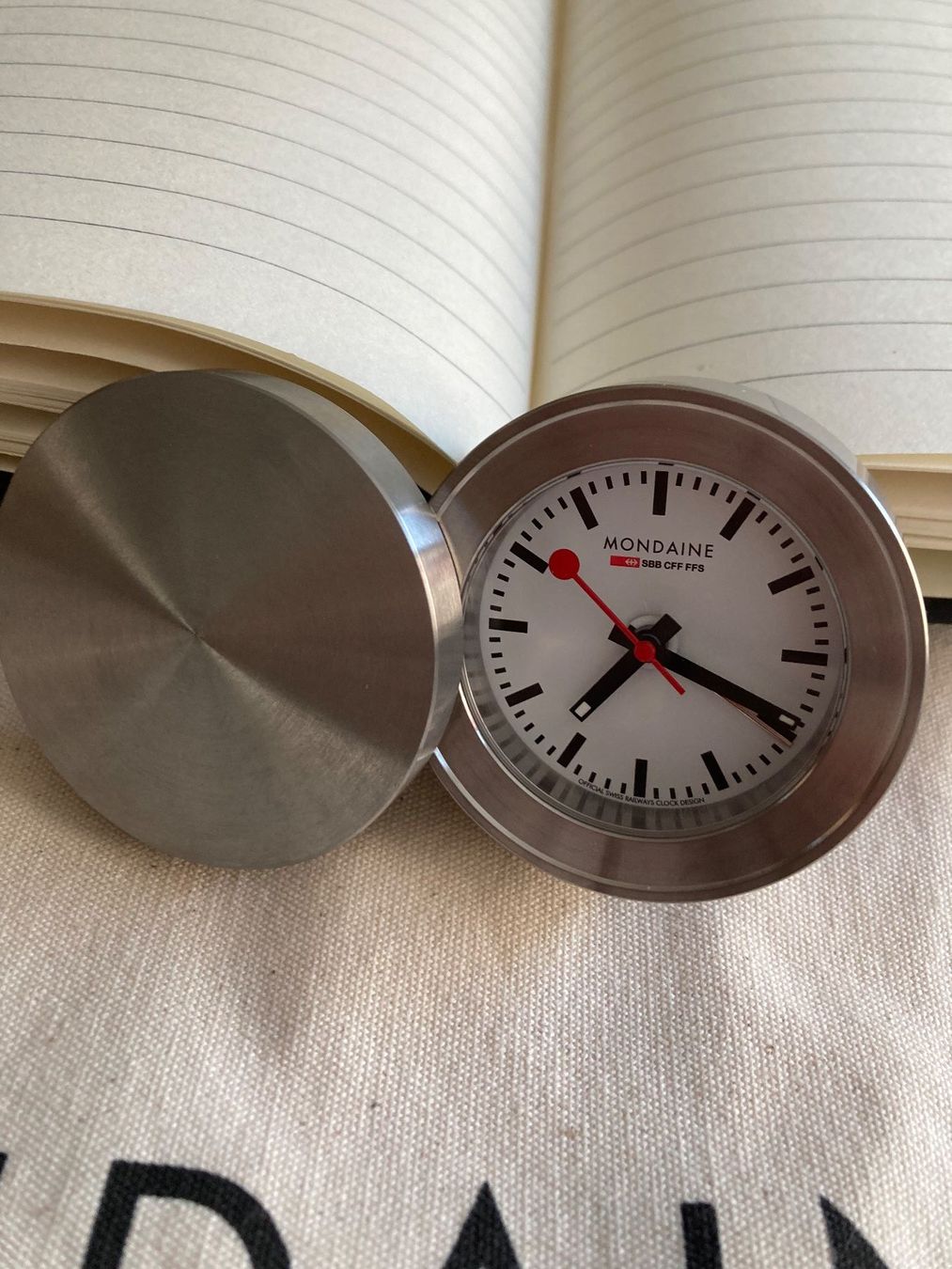 Mondaine Uhren: Mondaine Uhr / Wecker – Neu und originalverpackt aus bülach von mameli04