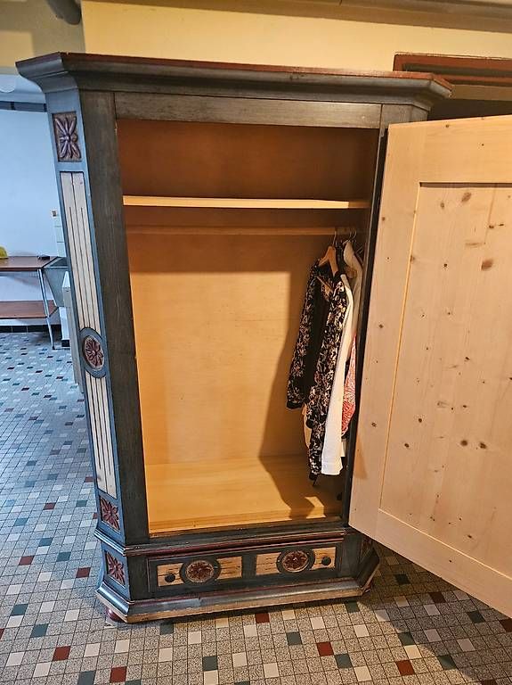 Armadi: Armoire ancienne  bois décoré – Usato da Echarlens venduto da biker333 3