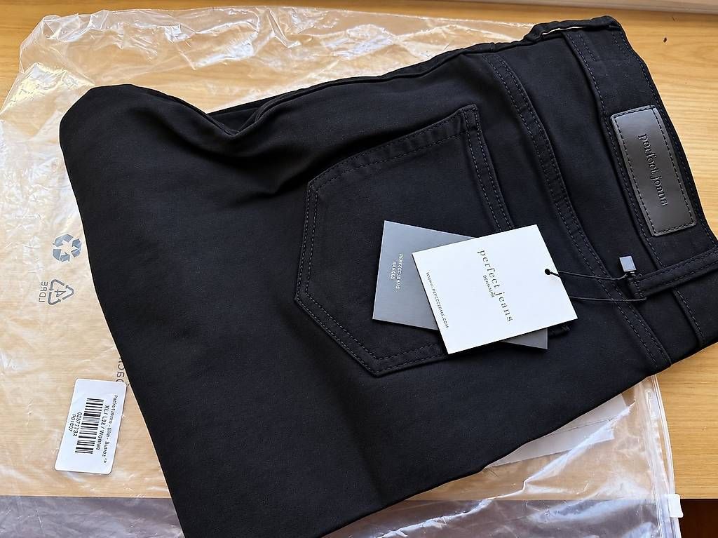 Jeans: Perfect Jeans - Slim - Ravens – Neu und originalverpackt aus Ramlinsburg von XFabienneX 2