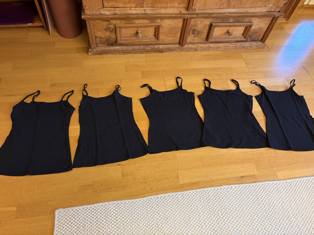 Top: 5 schwarze Tops, Grösse S – Usato da Zürich venduto da zucchetti13