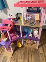 Barbie Traumhaus mit viel Zubehör zu verkaufen