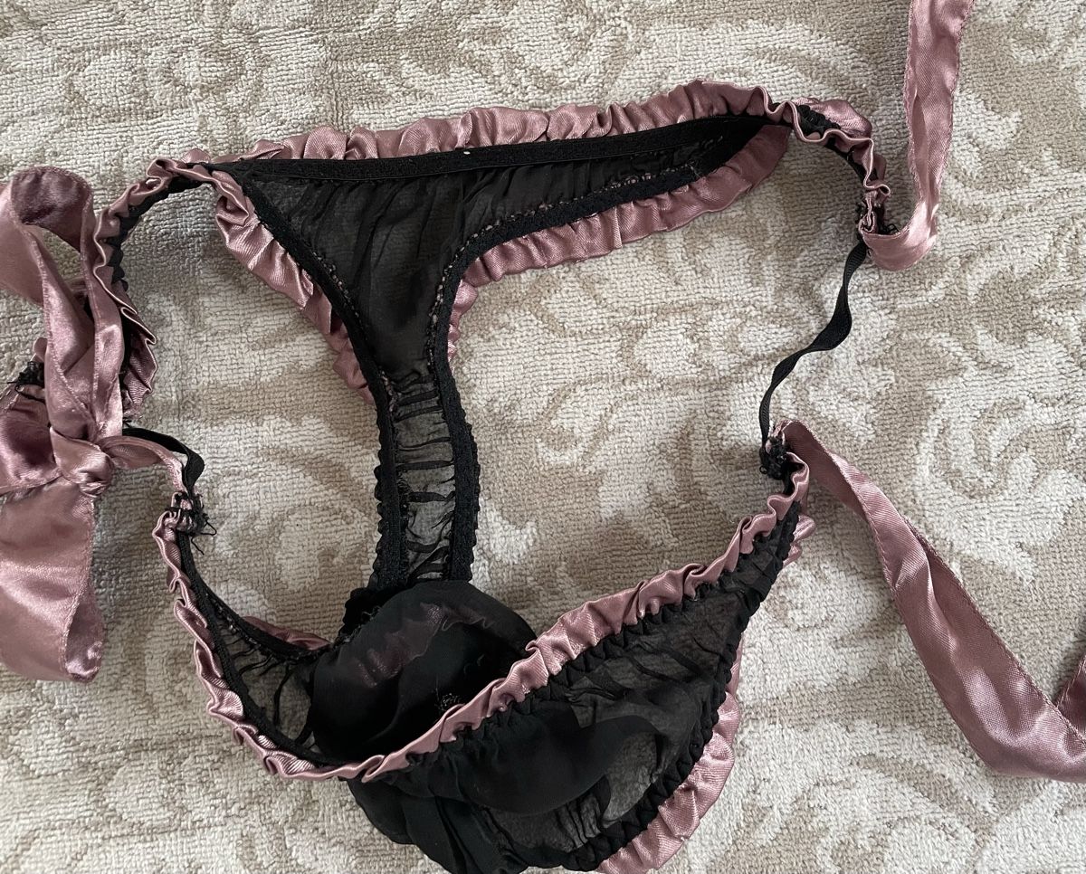 Sonstige Unterwäsche: Elegant Silk Panties with Bows, Size S/M – Neu (gemäss Beschreibung) aus Oberwil BL von Stellochkas 2