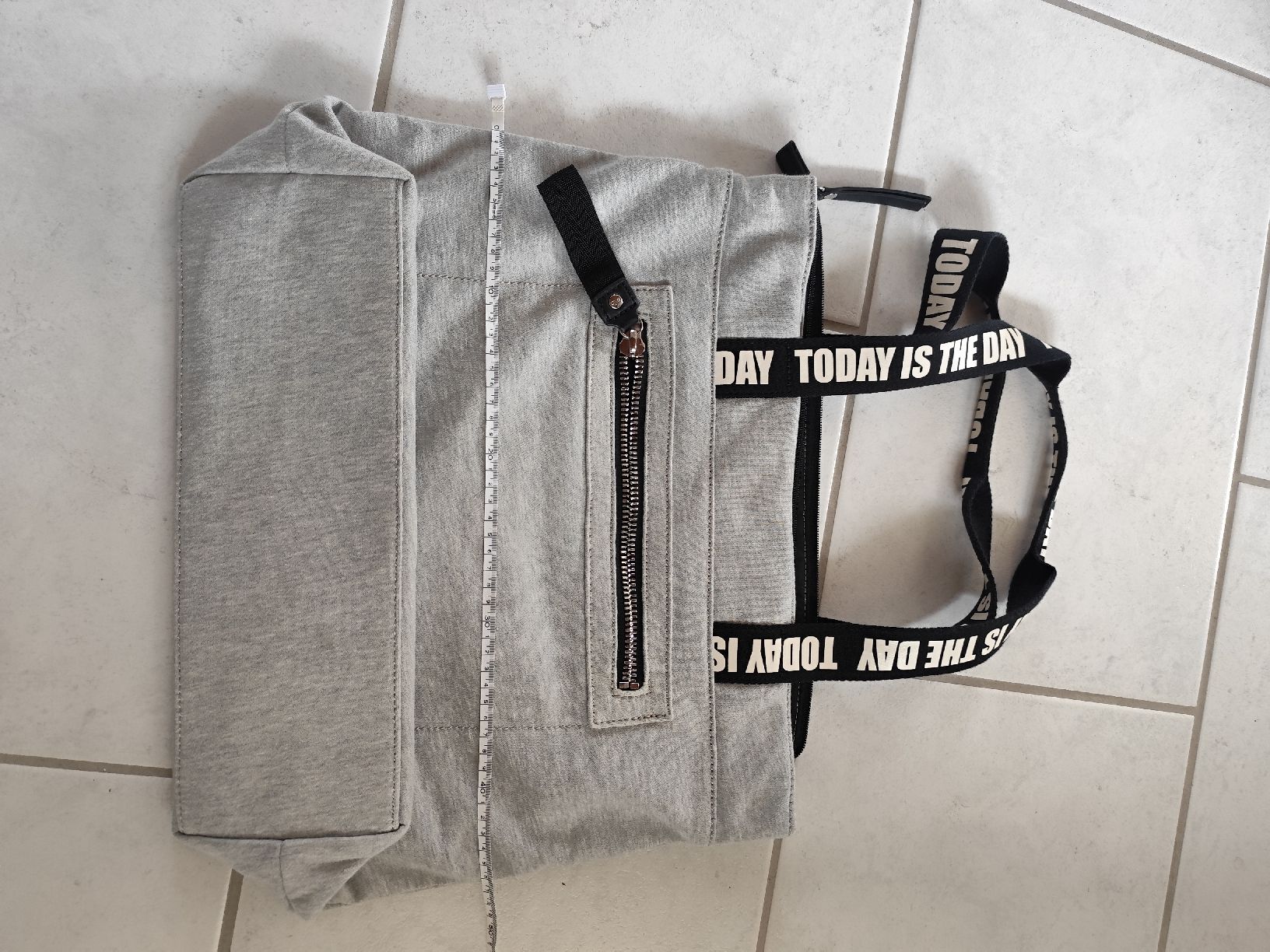 Esprit Borse da donna: Graue Stofftasche ESPRIT mit Reissverschluss – Usato da Zürich venduto da Claudia_Zueri