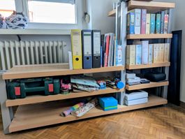 Regal in Holzoptik