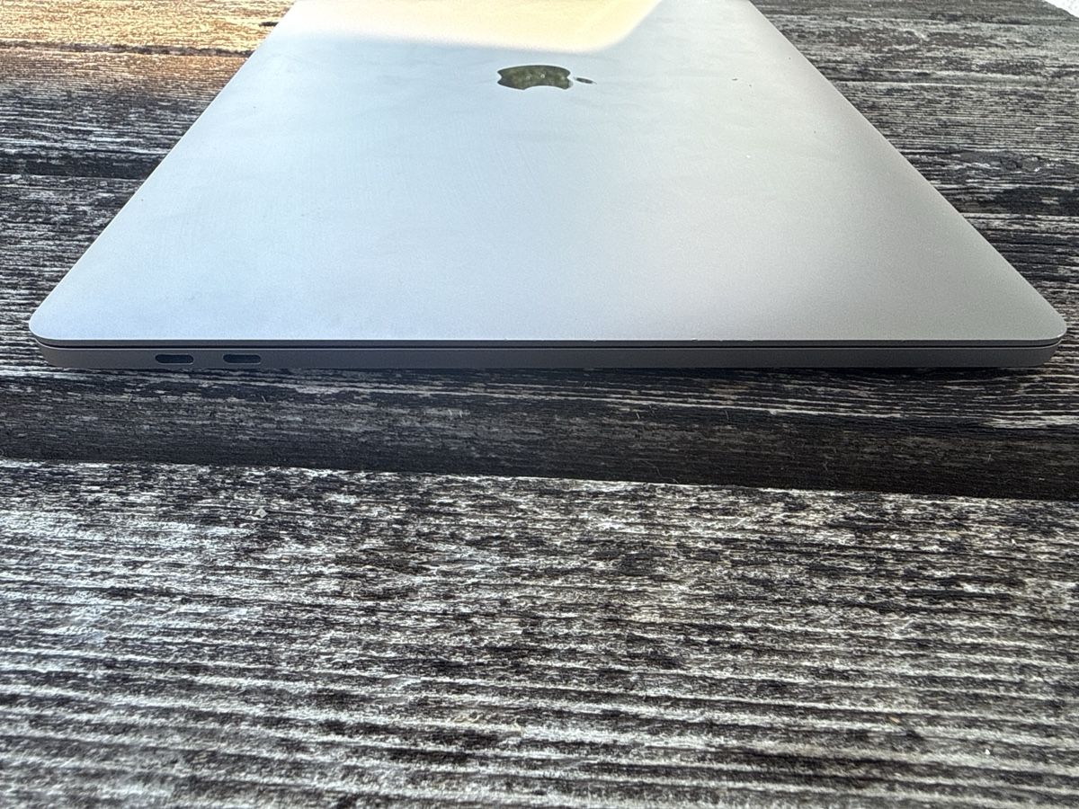Apple Portables: Macbook Pro A1707 Defekt - Startet nicht – Défectueux à Rehetobel par ZM81 2