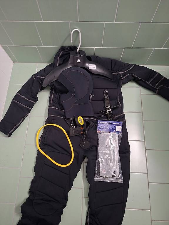 Tauchanzüge: Combinaison de plongée étanche 3XL/58 – Neu und originalverpackt aus Lausanne 25 von tho_h95n 2