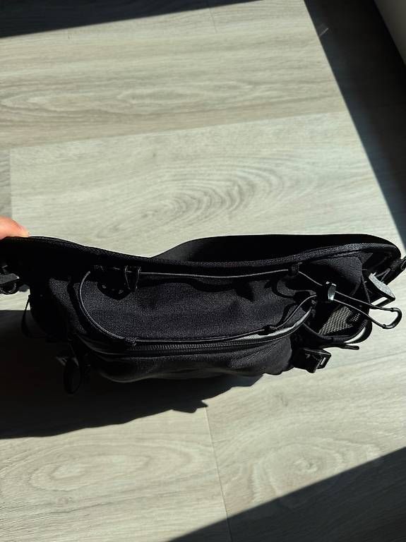 Taschen: Rapha Trail Hip Pack / Bauchtasche  Schwarz – Neu und originalverpackt aus Escholzmatt von sev_km8y 1