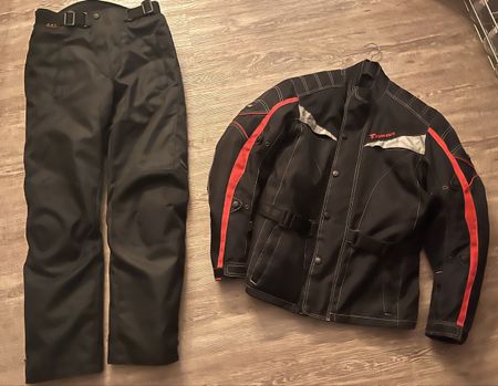 Touring Motorradjacke und Hose Gr.M Schwarz/Rot