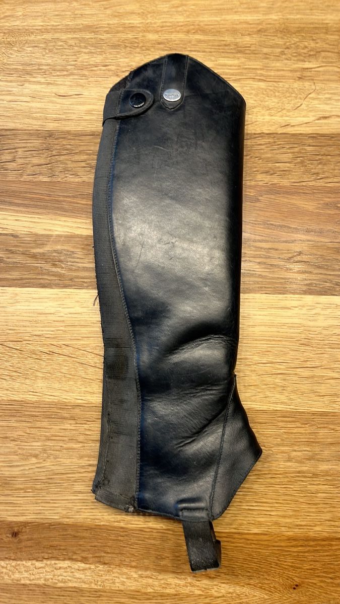 Stinchiere & Fasciature: Chaps Leder Schwarz - Guter Zustand – Usato da Wimmis venduto da Sylsd 1