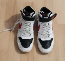 Chaussures Nike taille 40 blanc rouge noir 