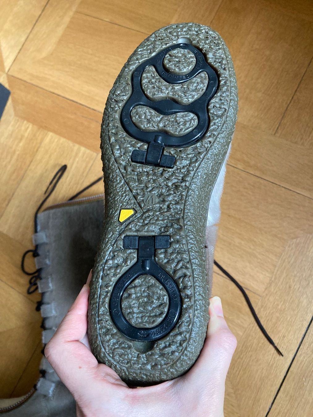 Scarpe da donna: H:CE LUXUS WINTERSTIEFEL, SEEHUNDFELL, GR.41, NEU, EIN TRAUM – Nuovo e nell'imballaggio originale da Zürich venduto da elegantissima 4