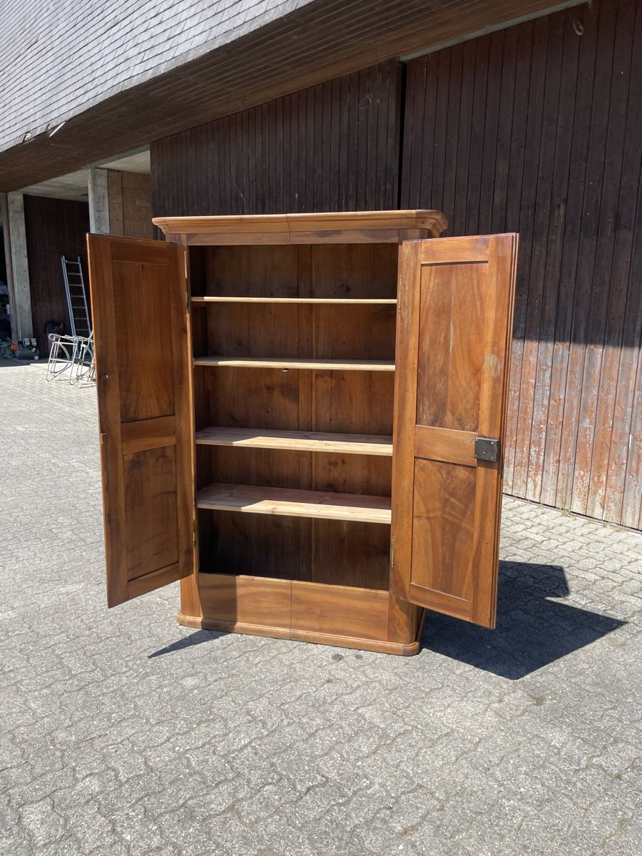 Schränke: Antiker Biedermeier Schrank aus Nussbaum – Gebraucht aus Biel/Bienne von Fluse 1