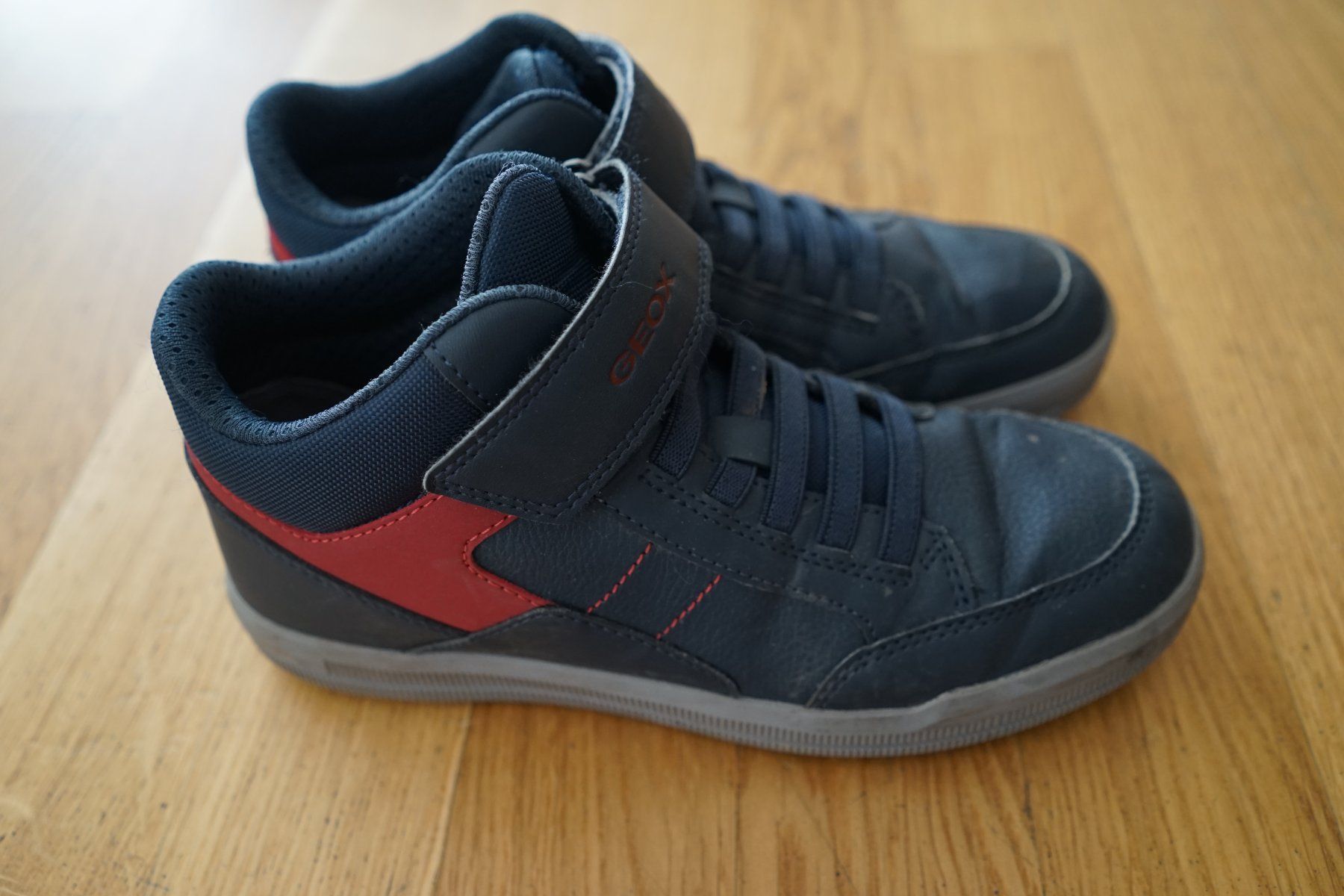 Geox Schuhe für Jungen: Geox Sneaker Junge Gr. 37 – Gebraucht aus Baar von snollub