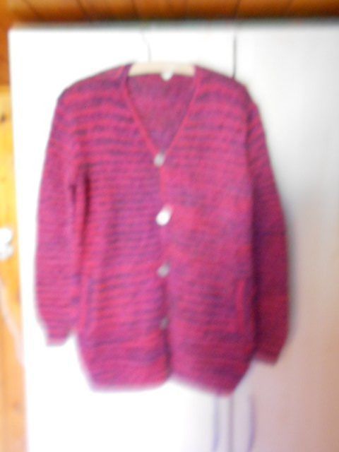 Giacche: Woll-Strickjacke HANDARBEIT Gr 42-46 – Nuovo (secondo la descrizione) da Flühli LU venduto da primula-47 1