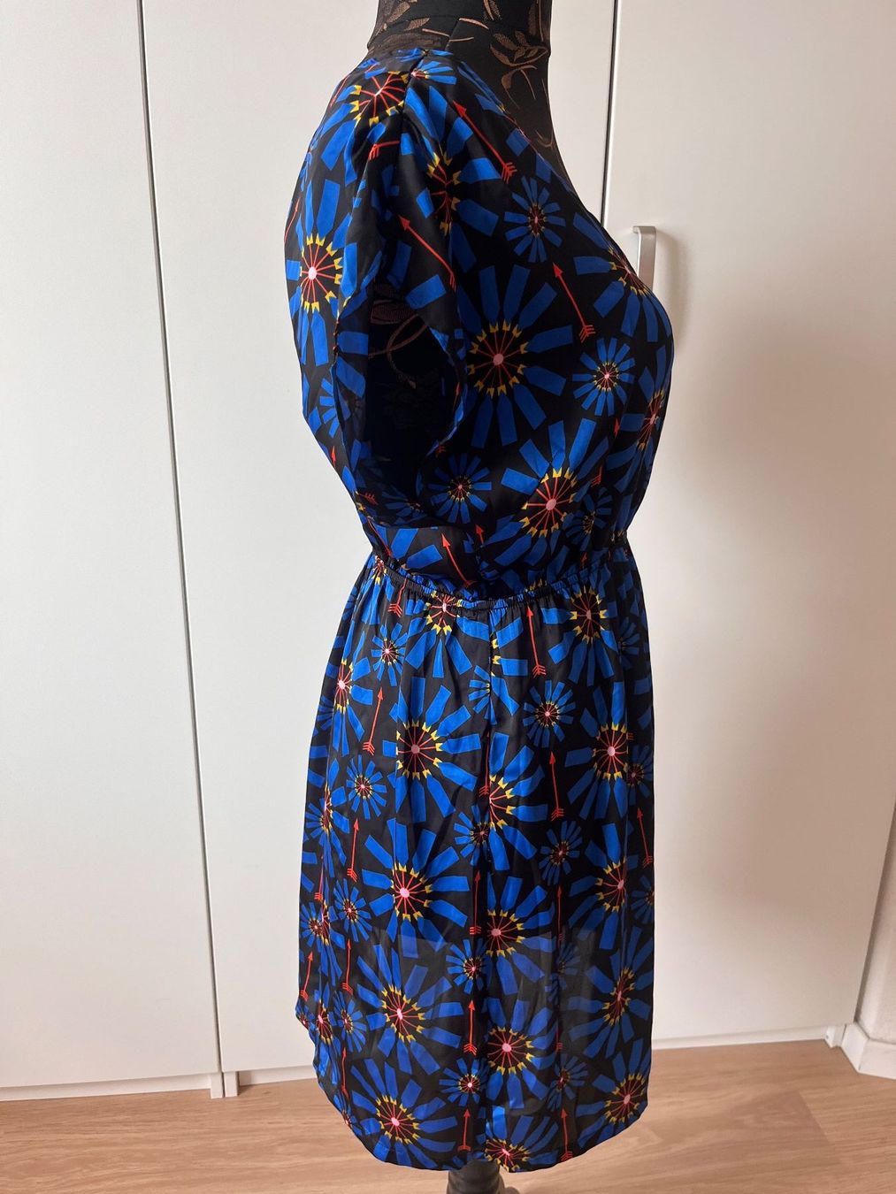 Kleider: Fossil Kleid mit geometrischem Muster Grösse M – Gebraucht aus Frenkendorf von klourenco 4