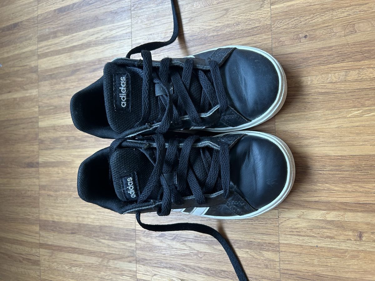 Adidas Chaussures garçon: Adidas Schnürschuhe 30 – D'occasion à Wettswil par Jules87 1