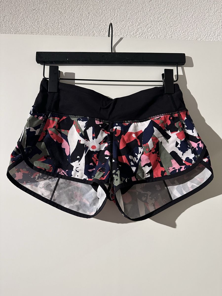 Lululemon Pantaloni: lululemon running short - size 2/EU34 – Usato da bözberg venduto da amy_7wz8