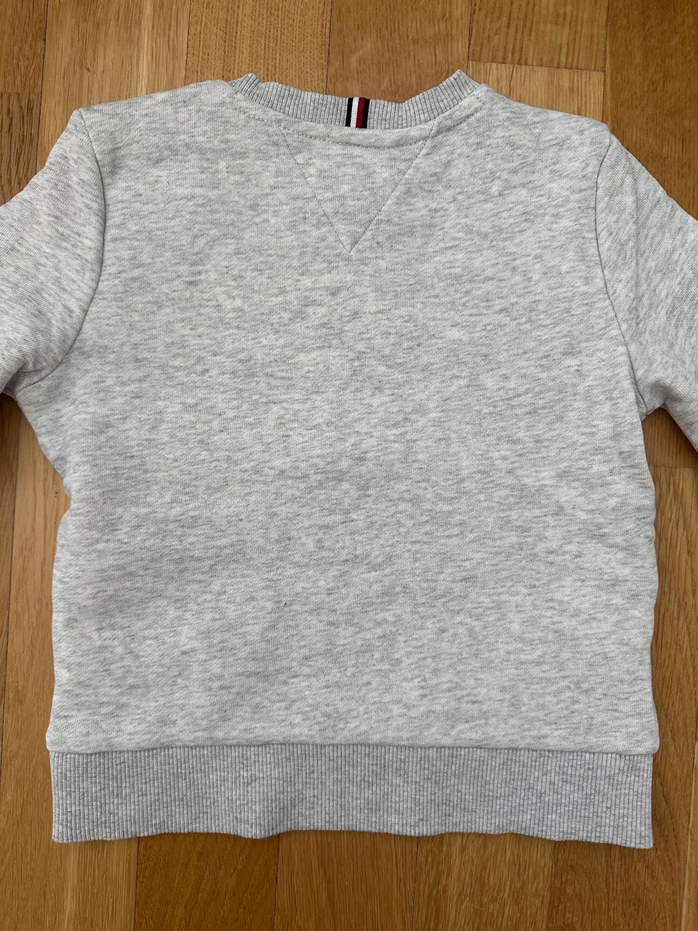 Tommy Hilfiger Maglioni & Felpe: Tommy Hilfiger Pullover, Grösse 86, Top Zustand! – Nuovo (secondo la descrizione) da Unterägeri venduto da StefanGekko 5