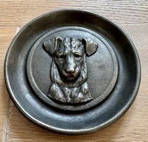 Antiker Relief Gusseisen Teller Vide-Poche K. Hänny Hund