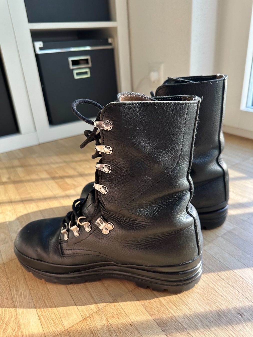 Schweizer Armee Scarpe da uomo: Schweizer Armee Stiefel Grösse 41 – Usato da Zug venduto da Supervamp 1