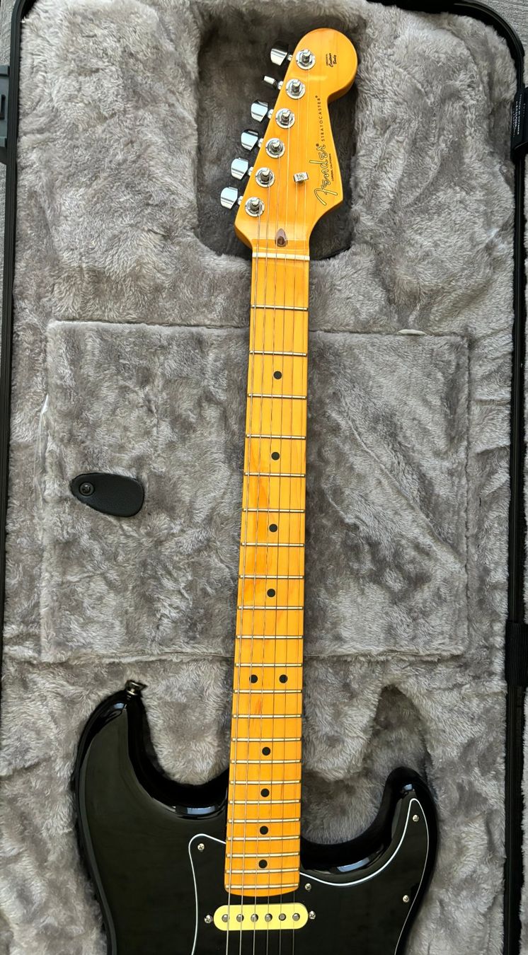 Fender Strumenti musicali: Fender Stratocaster American Professional II – Nuovo (secondo la descrizione) da Zürich venduto da ste_nqh7 3