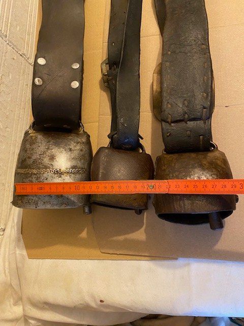 Cloches & sonnailles: 3 X KUHGLOCKEN /SCHELLEN – D'occasion à Chur par silbermon 8