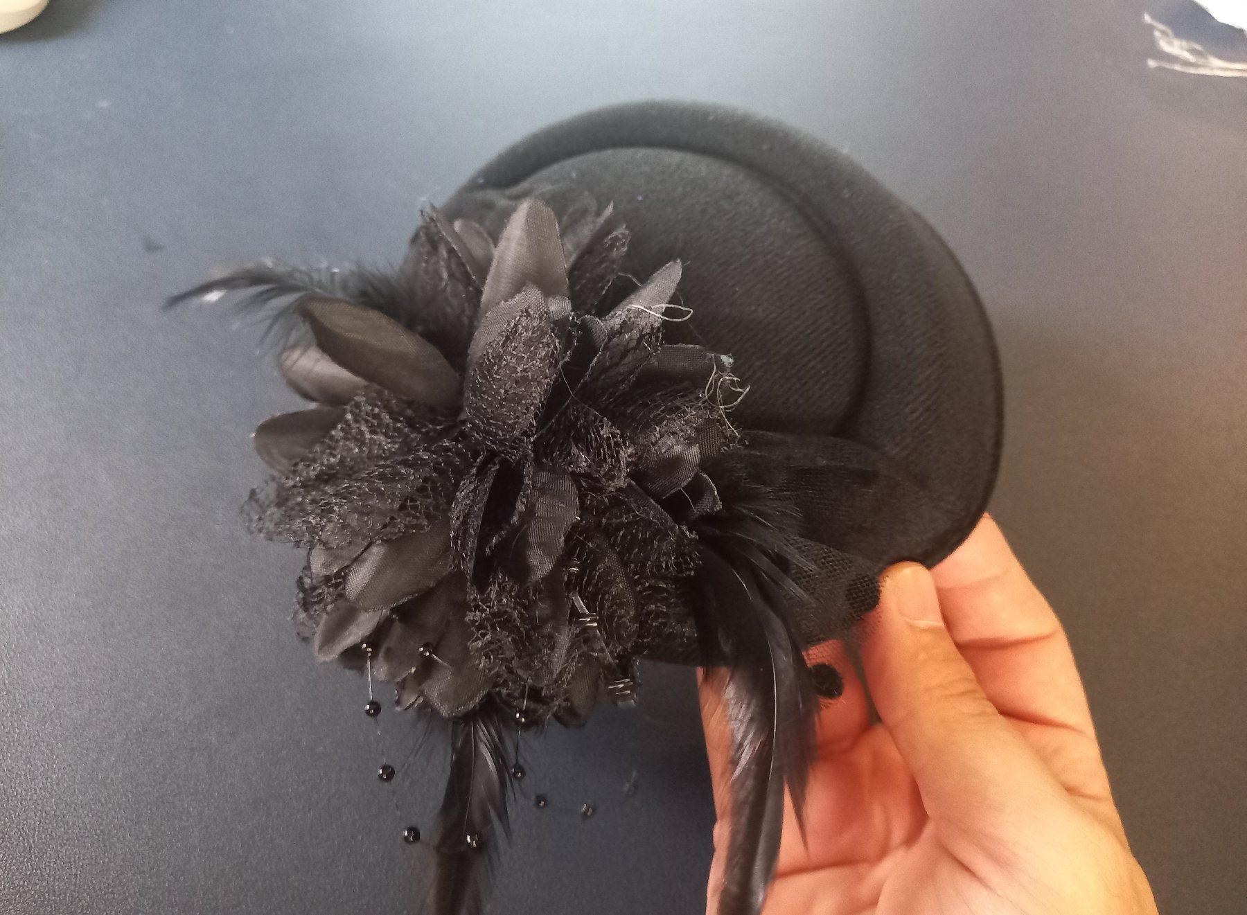 Chapeaux, bonnets & casquettes: Schwarzer Hut britischen Stil - Chapeau noir style British – Neuf avec emballage d'origine à Lausanne par FASHION-WORLD-SHOP