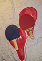2 Stiga Tischtennisschläger mit Hülle.
