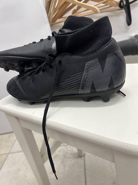 Herrenschuhe: Fussballschuhe Mercurial – Gebraucht aus Schönenwerd von Tuttittrustsell