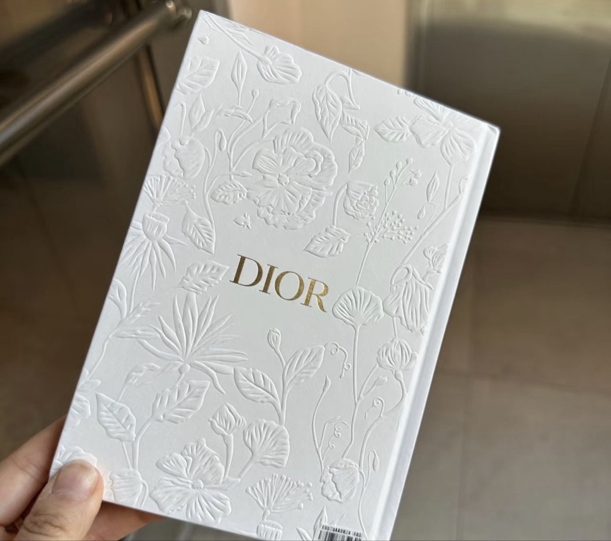 Dior Schreibblöcke: Notizbuch Dior "j'adore" Blumenmuster – Neu und originalverpackt aus Chur von Madeys 1