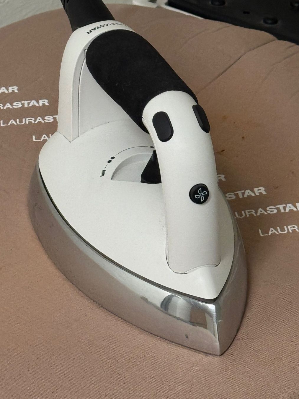 Laurastar Assi da stiro: Laurastar S4a – Usato da Effretikon venduto da Vinci7 7