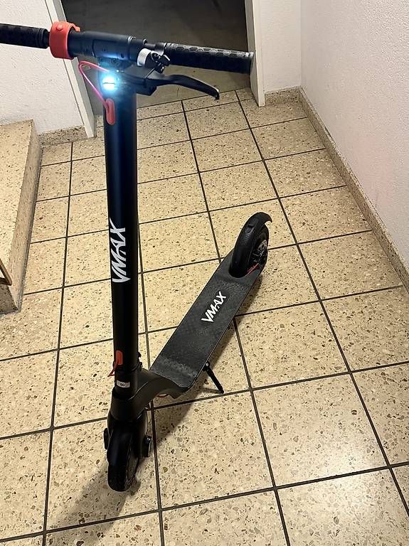 Veicoli elettrici: V Max R93 Carvee Bee Pro E Scooter – Usato da Schwerzenbach venduto da Cdl