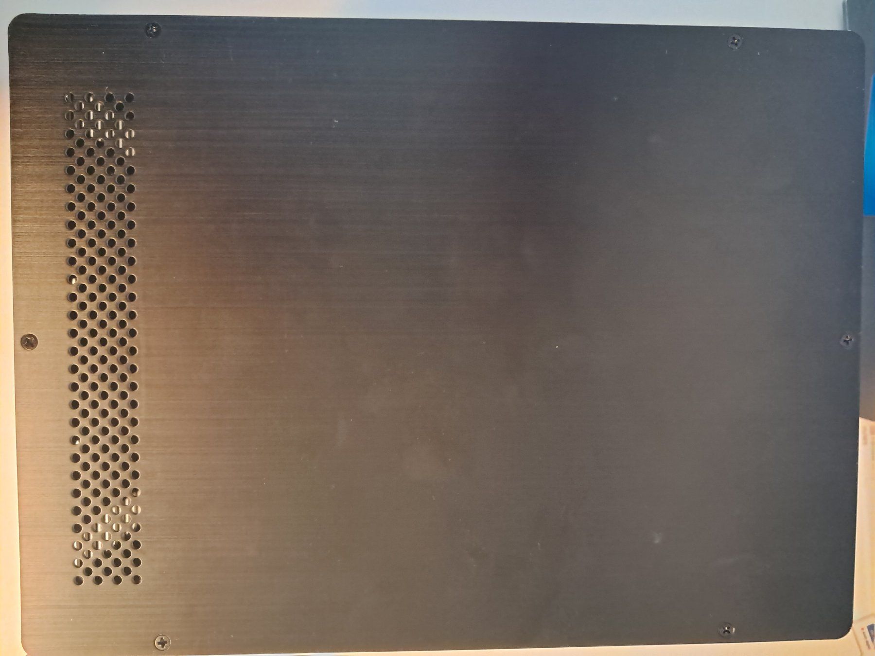 Lian Li Custodie: LIAN LI PC-Q07 Mini-ITX Tower – Usato da Ebikon venduto da Sam1974 1